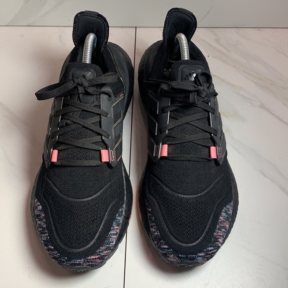 Adidas Women’s Ultraboost 22 Black Beam Pink GX5927 Running Sneakers Size 10W - Picture 2 of 9